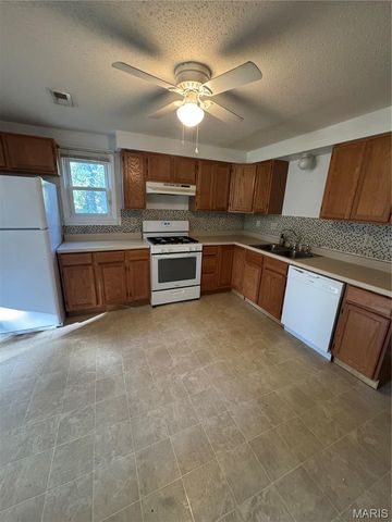 49 N Lincoln Avenue, Cottage Hills, IL 62018