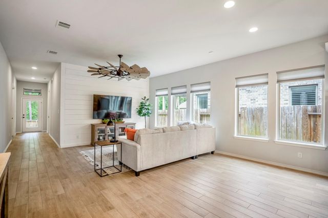 334 Topper Pines Drive, Montgomery, TX 77316