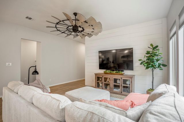 334 Topper Pines Drive, Montgomery, TX 77316