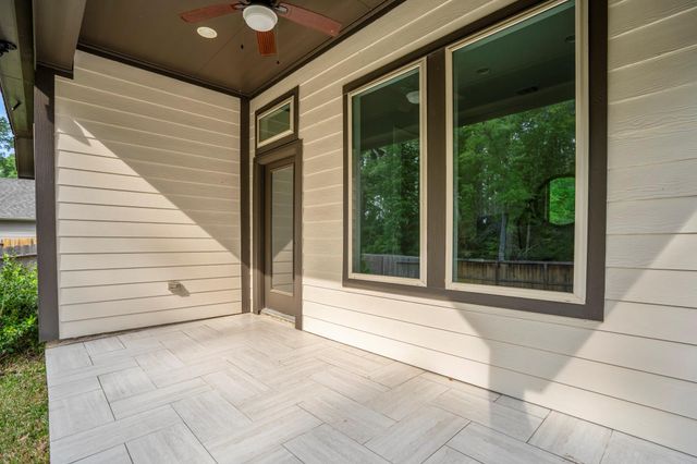 334 Topper Pines Drive, Montgomery, TX 77316