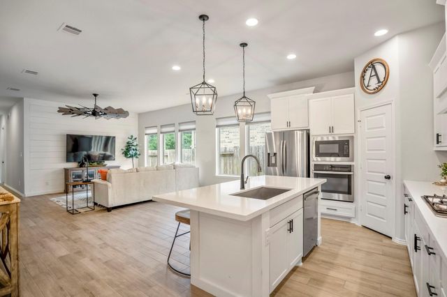 334 Topper Pines Drive, Montgomery, TX 77316
