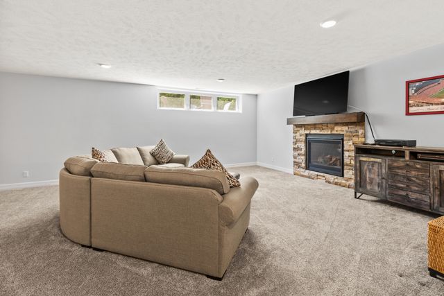 23 LILAC Circle, Council Bluffs, IA 51503
