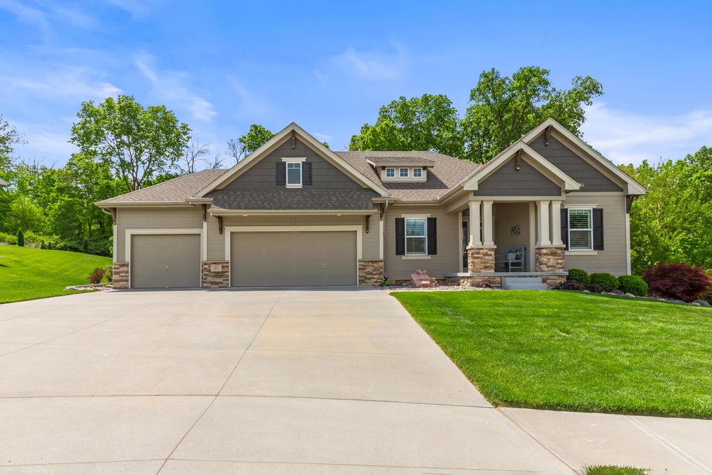 23 LILAC Circle, Council Bluffs, IA 51503