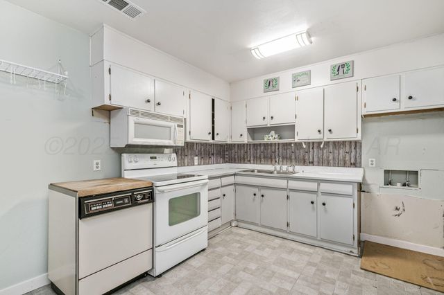 2235 N Nelson Street, Pampa, TX 79065