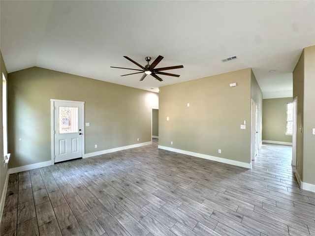 1093 Oak Ridge Drive, Oak Ridge, TX 75160