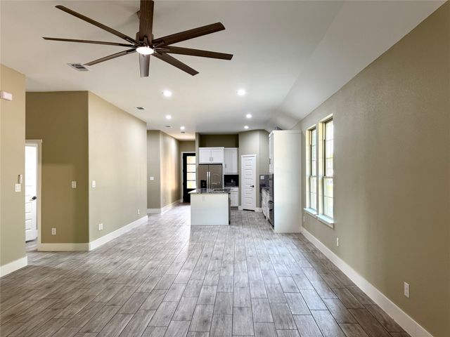 1093 Oak Ridge Drive, Oak Ridge, TX 75160