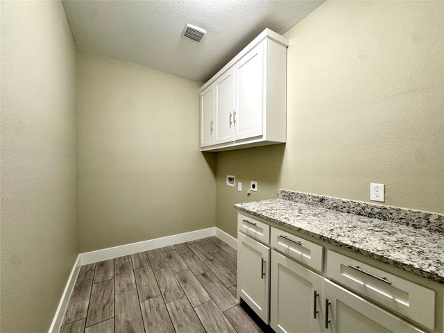 1093 Oak Ridge Drive, Oak Ridge, TX 75160