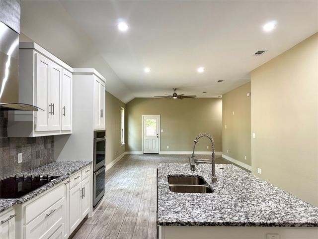 1093 Oak Ridge Drive, Oak Ridge, TX 75160
