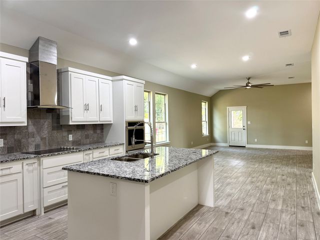 1093 Oak Ridge Drive, Oak Ridge, TX 75160