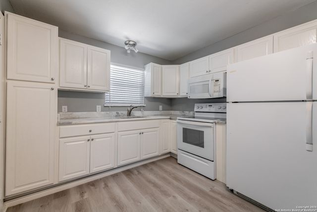 423 E DEWEY PL HOUSE, San Antonio, TX 78212