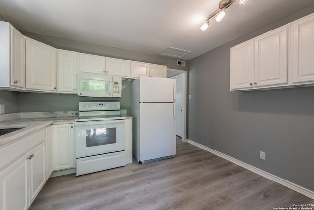 423 E DEWEY PL HOUSE, San Antonio, TX 78212
