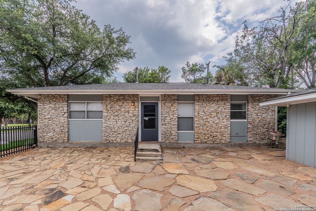 423 E DEWEY PL HOUSE, San Antonio, TX 78212