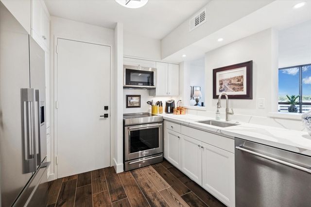 5001 Woodway Drive 1106, Houston, TX 77056