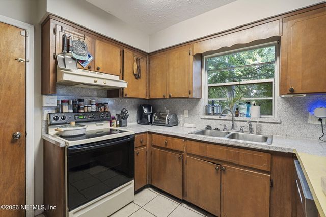 286 EVERGREEN Lane, Middleburg, FL 32068
