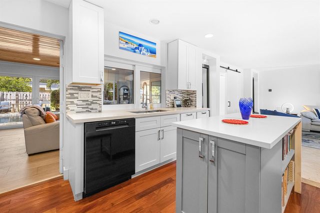 5041 NE 24th Avenue, Lighthouse Point, FL 33064