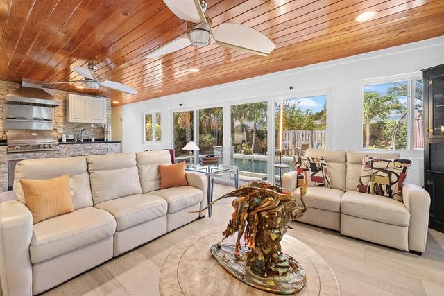 5041 NE 24th Avenue, Lighthouse Point, FL 33064