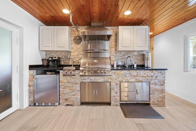 5041 NE 24th Avenue, Lighthouse Point, FL 33064