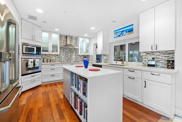 5041 NE 24th Avenue, Lighthouse Point, FL 33064