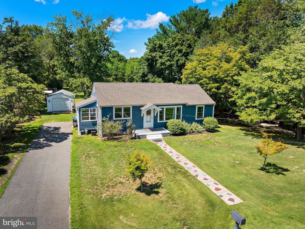 16 S MAPLE AVE, TUCKERTON, NJ 08087 — photo 2