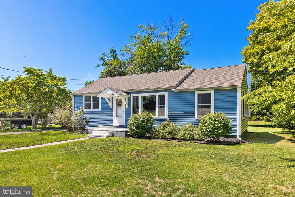 16 S MAPLE AVE, TUCKERTON, NJ 08087 — photo 3