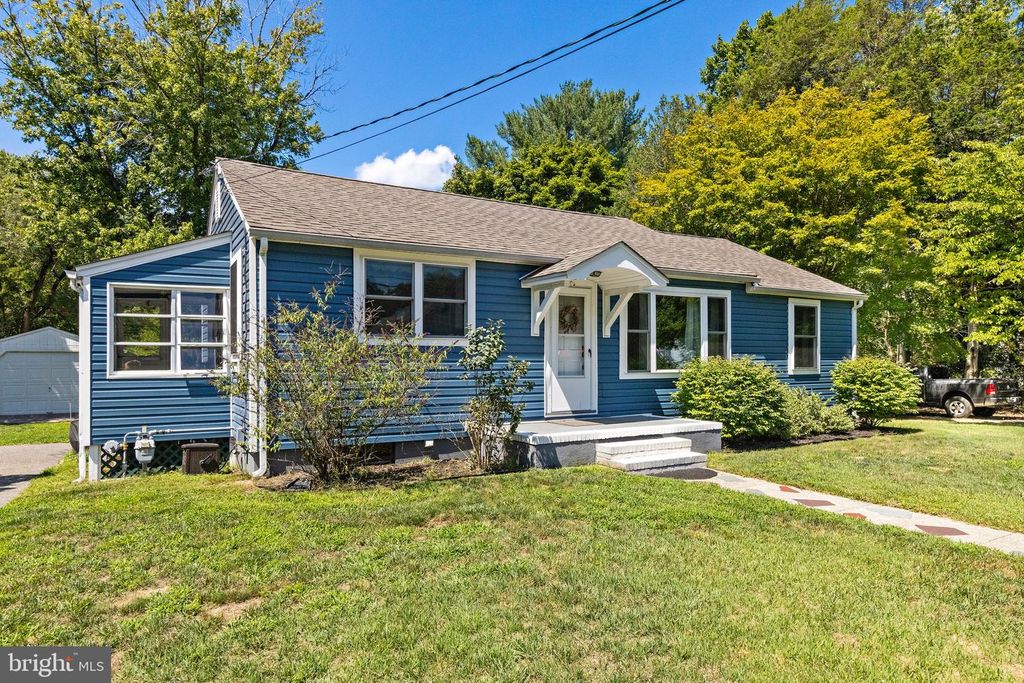 16 S MAPLE AVE, TUCKERTON, NJ 08087 — photo 4