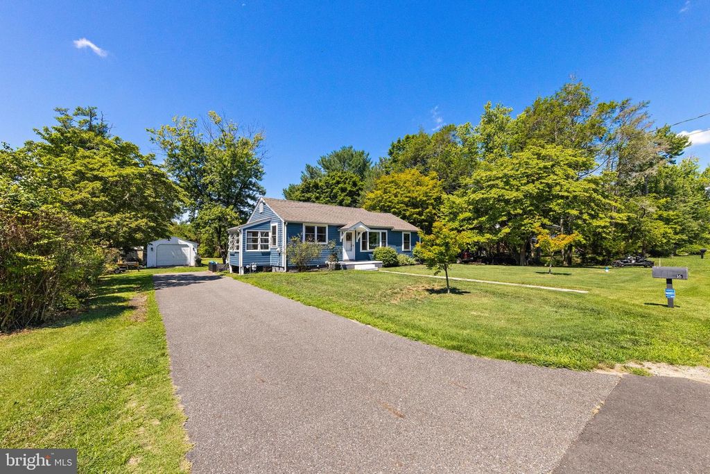 16 S MAPLE AVE, TUCKERTON, NJ 08087 — photo 5