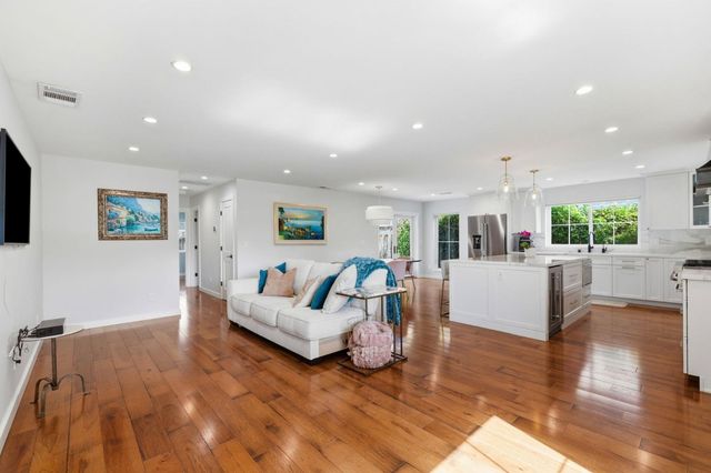 2133 Santa Cruz Avenue, Santa Clara, CA 95051
