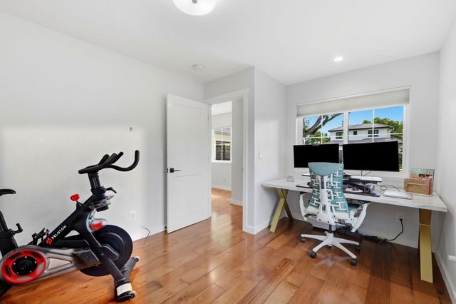 2133 Santa Cruz Avenue, Santa Clara, CA 95051