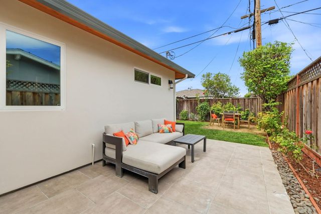 2133 Santa Cruz Avenue, Santa Clara, CA 95051
