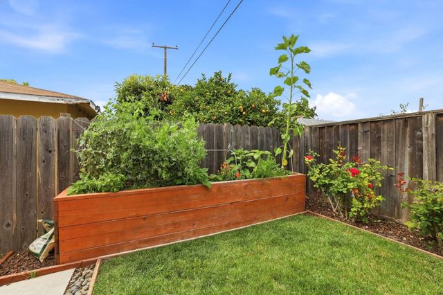2133 Santa Cruz Avenue, Santa Clara, CA 95051