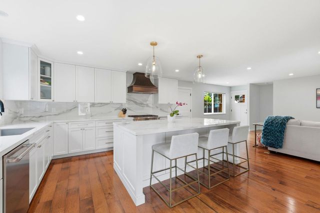 2133 Santa Cruz Avenue, Santa Clara, CA 95051