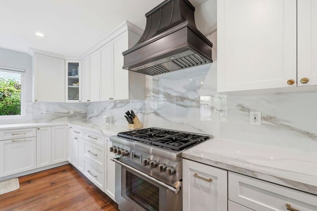 2133 Santa Cruz Avenue, Santa Clara, CA 95051