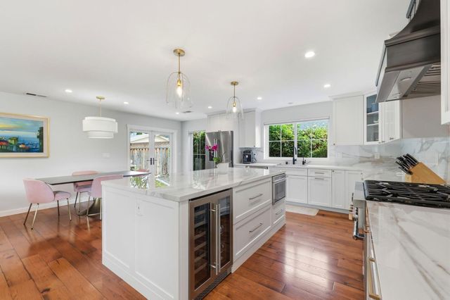 2133 Santa Cruz Avenue, Santa Clara, CA 95051