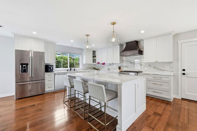 2133 Santa Cruz Avenue, Santa Clara, CA 95051
