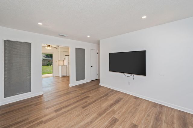 1416 S Palm Boulevard, Niceville, FL 32578