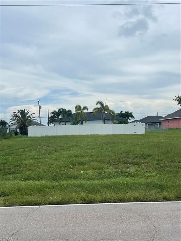 318 Kismet PKWY W, CAPE CORAL, FL 33993 — exterior