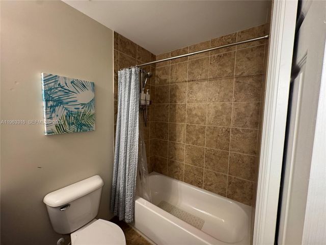 2333 SE 5th St, Pompano Beach, FL 33062