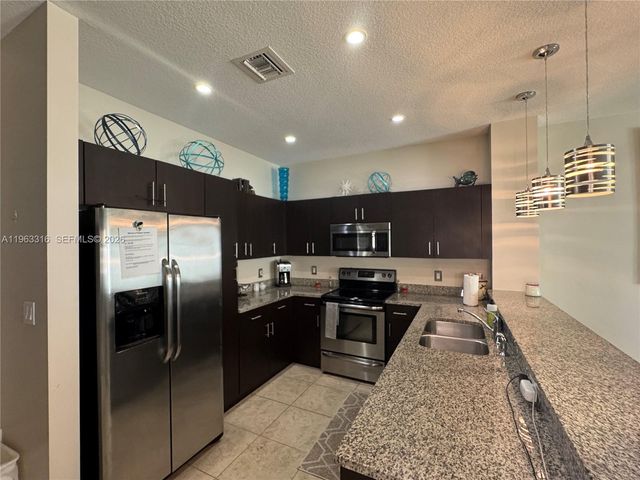 2333 SE 5th St, Pompano Beach, FL 33062