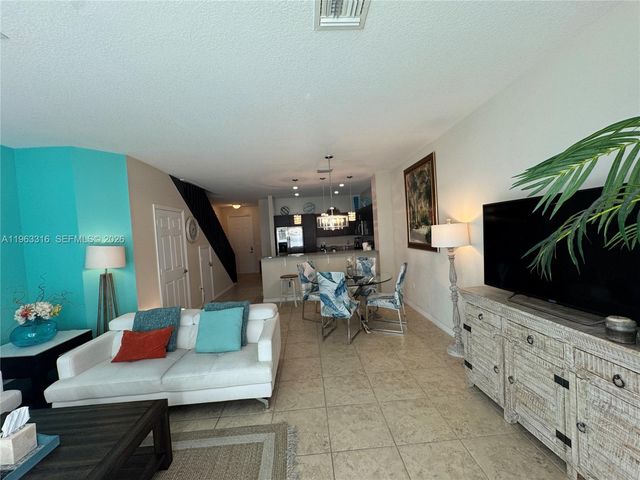 2333 SE 5th St, Pompano Beach, FL 33062