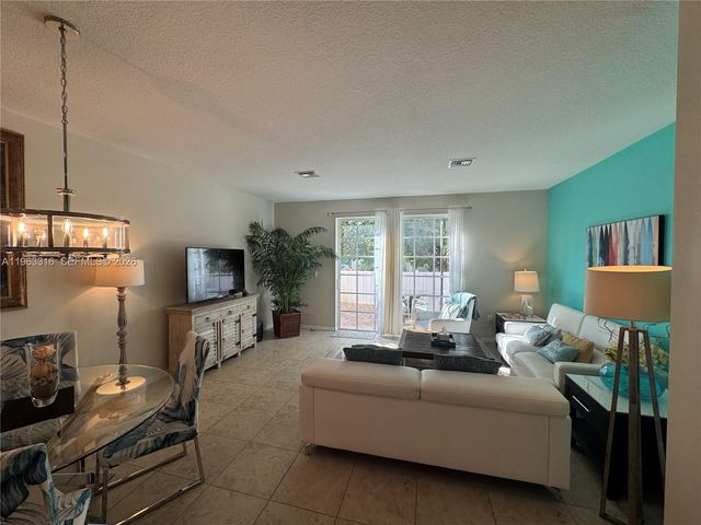 2333 SE 5th St, Pompano Beach, FL 33062