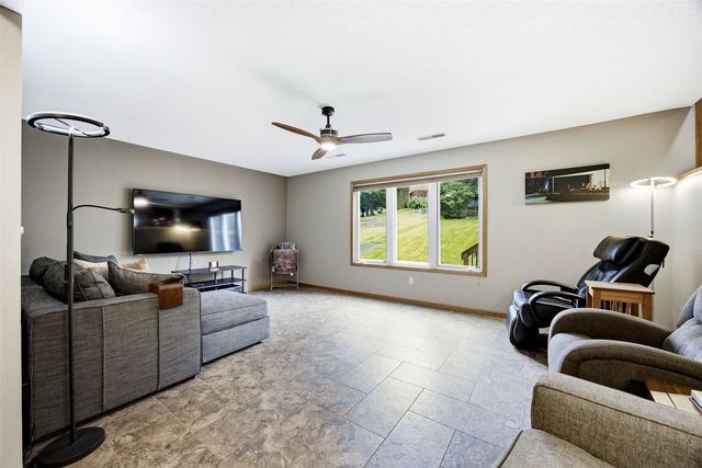 1773 Parkway Dr, Coralville, IA 52241