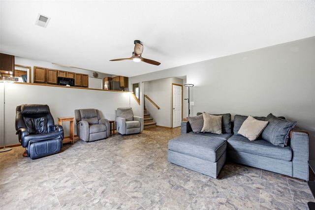 1773 Parkway Dr, Coralville, IA 52241