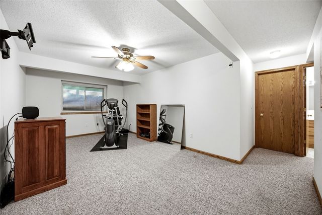 1773 Parkway Dr, Coralville, IA 52241