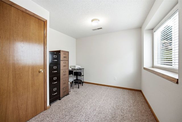 1773 Parkway Dr, Coralville, IA 52241