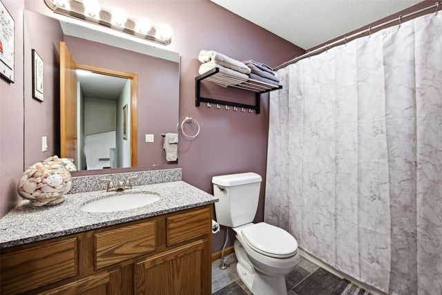 1773 Parkway Dr, Coralville, IA 52241