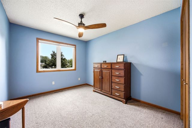 1773 Parkway Dr, Coralville, IA 52241