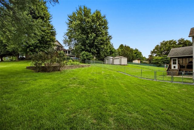 1773 Parkway Dr, Coralville, IA 52241