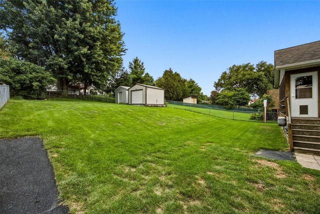 1773 Parkway Dr, Coralville, IA 52241