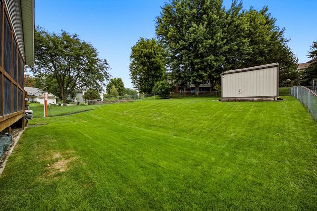1773 Parkway Dr, Coralville, IA 52241