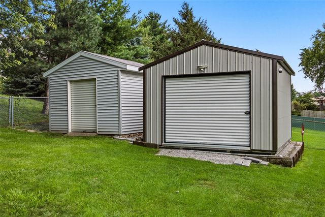 1773 Parkway Dr, Coralville, IA 52241